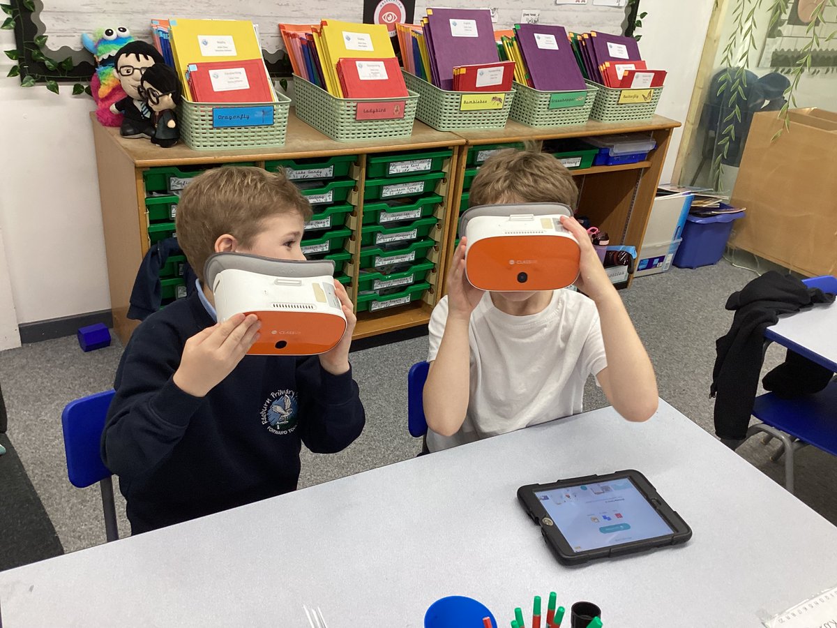 raeburnprimary's tweet image. Year 2 had a fun VR headset experience lesson this week.  We could see the Northern Lights and Arctic animals.  We also created posters about the Arctic.  
#RaeburnComputing
#RaeburnYear2
@hiimpactconsult
