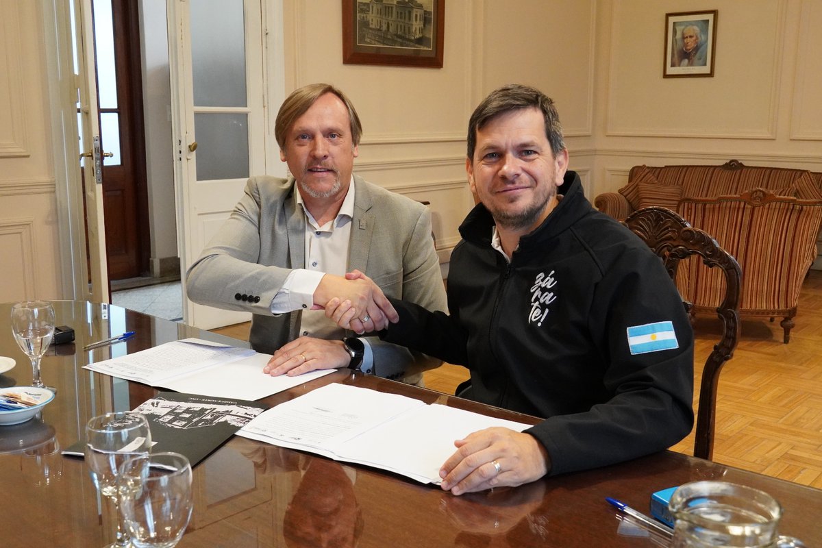 La Municipalidad de Zárate y Campus Norte UNC firmaron un convenio con el objetivo de crear un centro educativo innovador en #Zárate promoviendo el desarrollo local, la tecnología y la transferencia de conocimiento. 
#ZáraTeAcompaña ✨