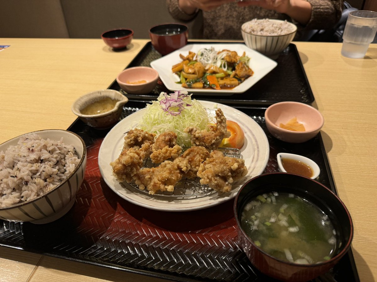 zero_match0's tweet image. 本日アプリカメラマンのえいすけさん（@matchingphoto ）とランチさせてもらいました！

出会いはかれこれ1年半前ですが、お互い当時とはまた違った目標に向かっていてモチベ爆上がりしました🔥

やはりポチポチとオンラインしてるだけでは得られない充実感や深さがオフラインにはあります