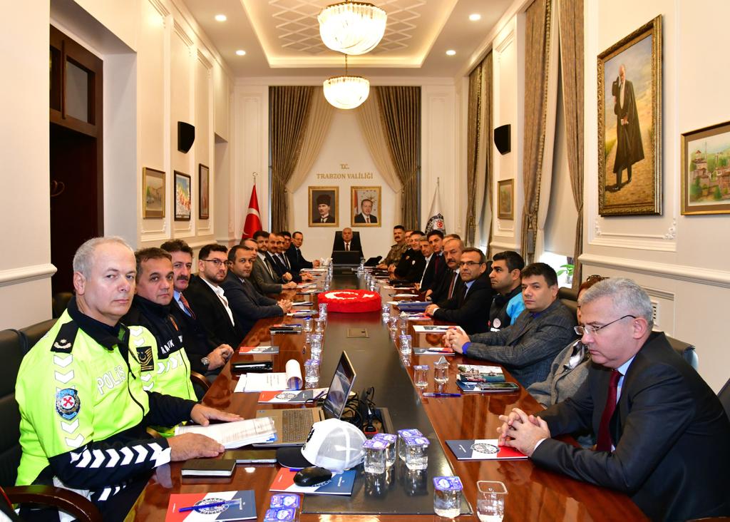 Kış Mevsimi Trafik Tedbirleri Koordinasyon toplantısı Vali Aziz Yıldırım başkanlığında yapıldı.
trabzon.gov.tr/kis-mevsimi-tr…