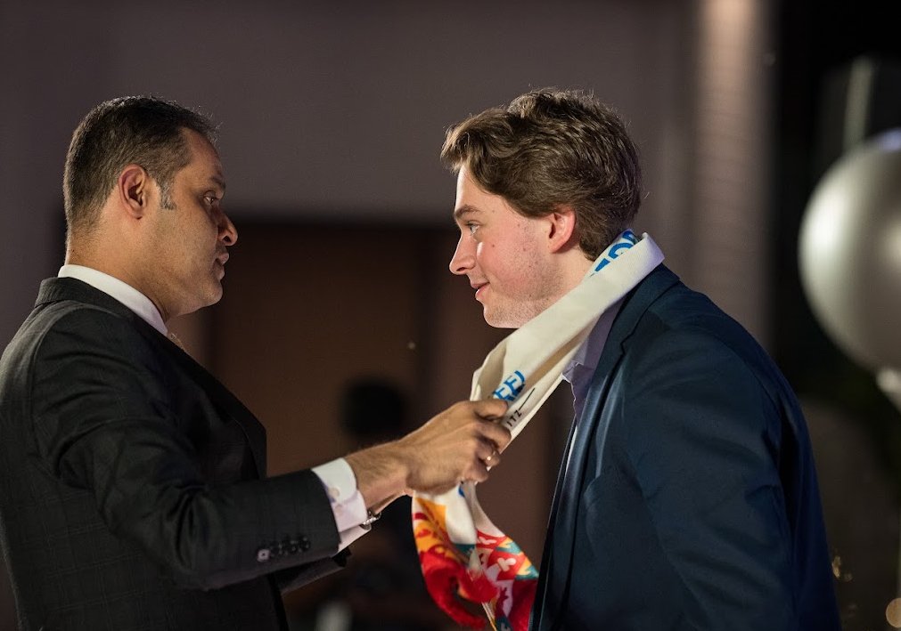 Caption this

📸 Lennart Ootes
#tatasteelchessindia