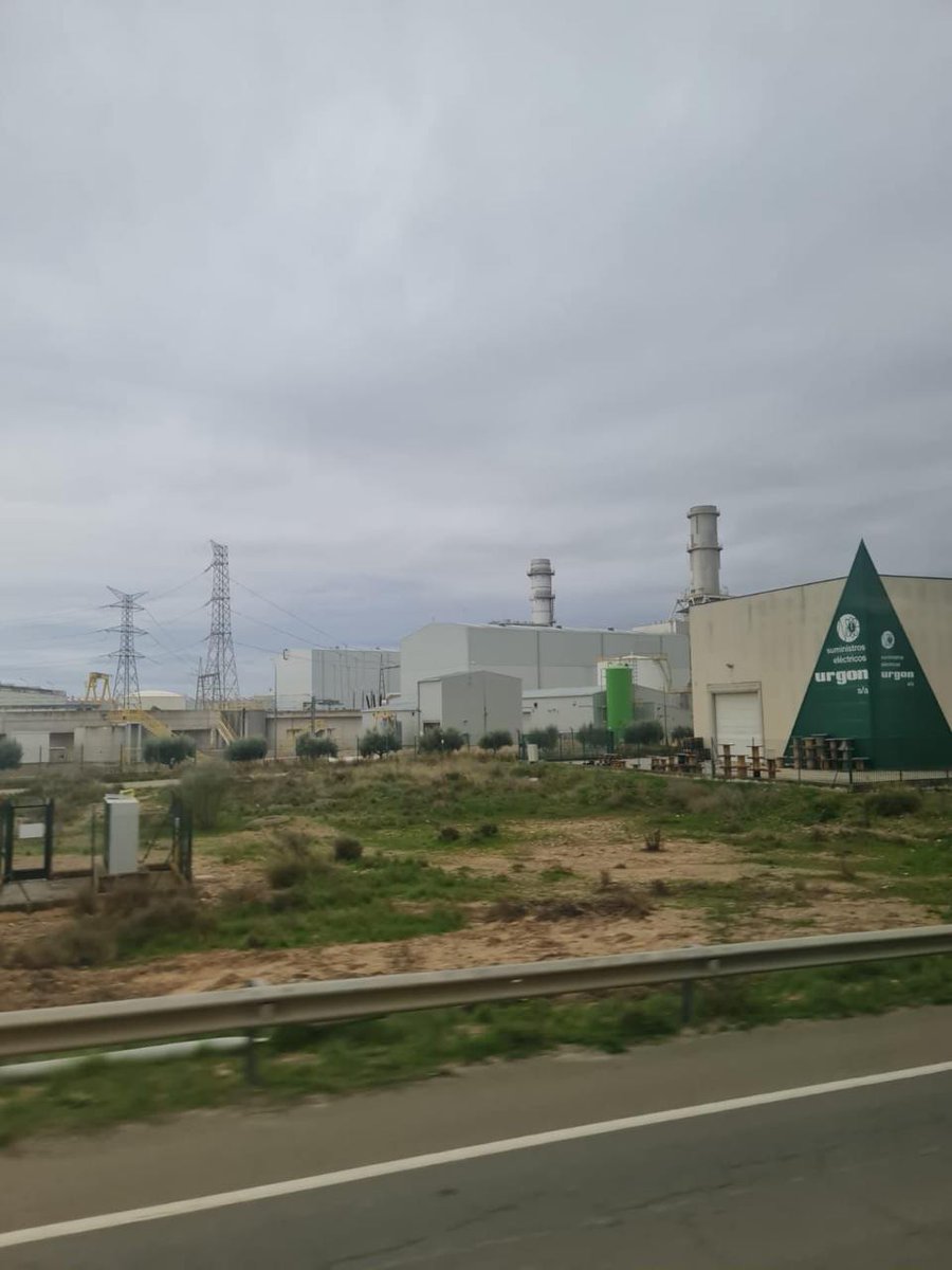 sustraierak's tweet image. Imágenes de las visitas de ayer a grandes proyectos #destructores en Navarra:
1: #macrogranja Valle de Odieta.
2: Biometanización #HTN, filial de la anterior.
3: Un gran parque solar fotovoltaico en las #Bardenas.
4: Centrales térmicas de #Castejón.