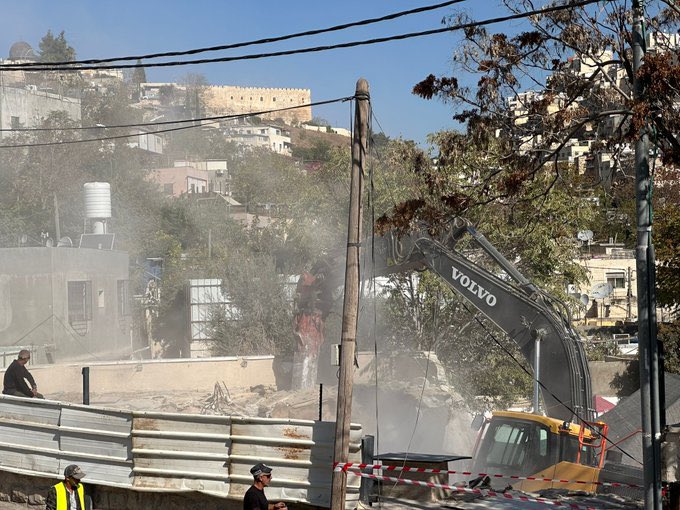 La destruction du centre Al-Bustan à Jérusalem-Est est un acte inadmissible. 

Ce lieu, symbole d'espoir et de soutien à la jeunesse palestinienne, était en partie financé par des collectivités françaises, dont le département de Seine-Saint-Denis et la ville de La Courneuve.