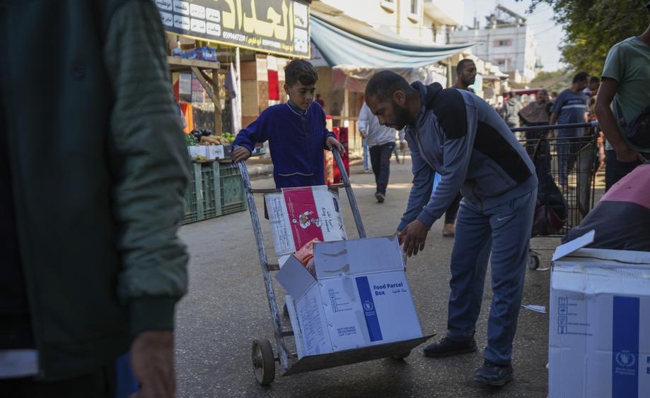 Biden is dead wrong to let Israel off the hook. 

Israel allowing fewer aid deliveries to Gaza 
edition.pagesuite.com/popovers/dynam…