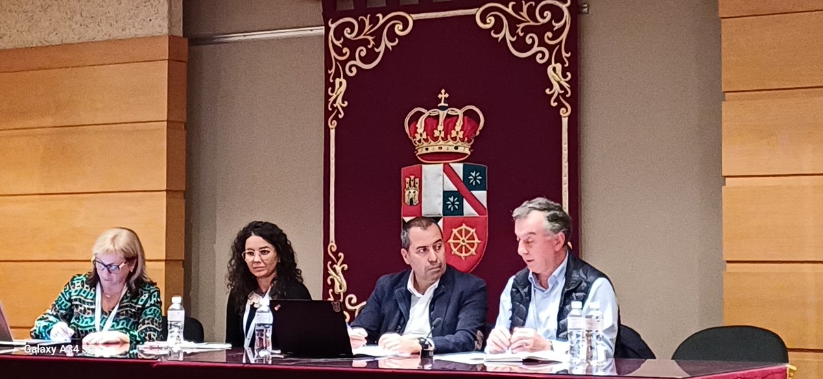 #VirgilioDíaz director adjunto del Servicio de Apoyo al Emprendimiento y la Innovación <a href="/uc3m/">UC3M</a>, participa en la Mesa Redonda "Iniciativas institucionales para fomentar la transferencia en Ciencias Sociales y Humanidades" en las XXX Jornadas de Investigación <a href="/CrueUniversidad/">Crue Universidades</a>