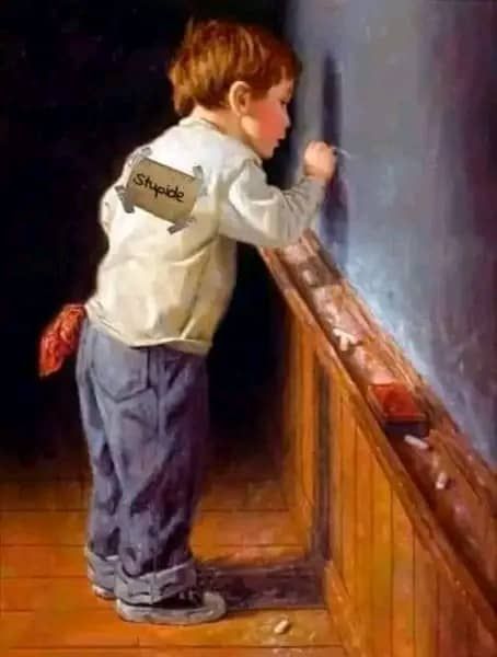 «Un jour, un élève a placé un morceau de papier sur le dos de son camarade de classe avec le mot "stupide", et a demandé au reste de la classe de ne rien laisser paraître. Tous sont restés silencieux tout en se moquant entre eux.
Pendant le cours de maths, le professeur a posé un