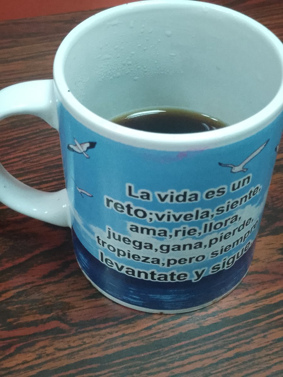 1306Karolyna's tweet photo. @RomeritoEli Se que mi libro de vida contiene momentos hermosos, por esto todos los dias los repaso para no llenarme de nostalgia....... aqui con mi taza linda y mi cafecito https://t.co/es1fIUQzrn