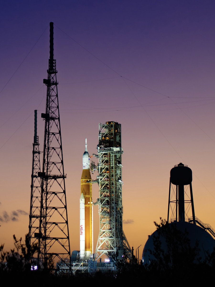 Bair_Witness's tweet image. two years ago today, the penultimate sunset on Artemis I, she had about 32 hours left on this Earth