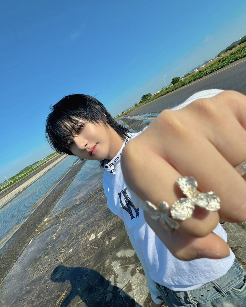 this picture…… RENJUN