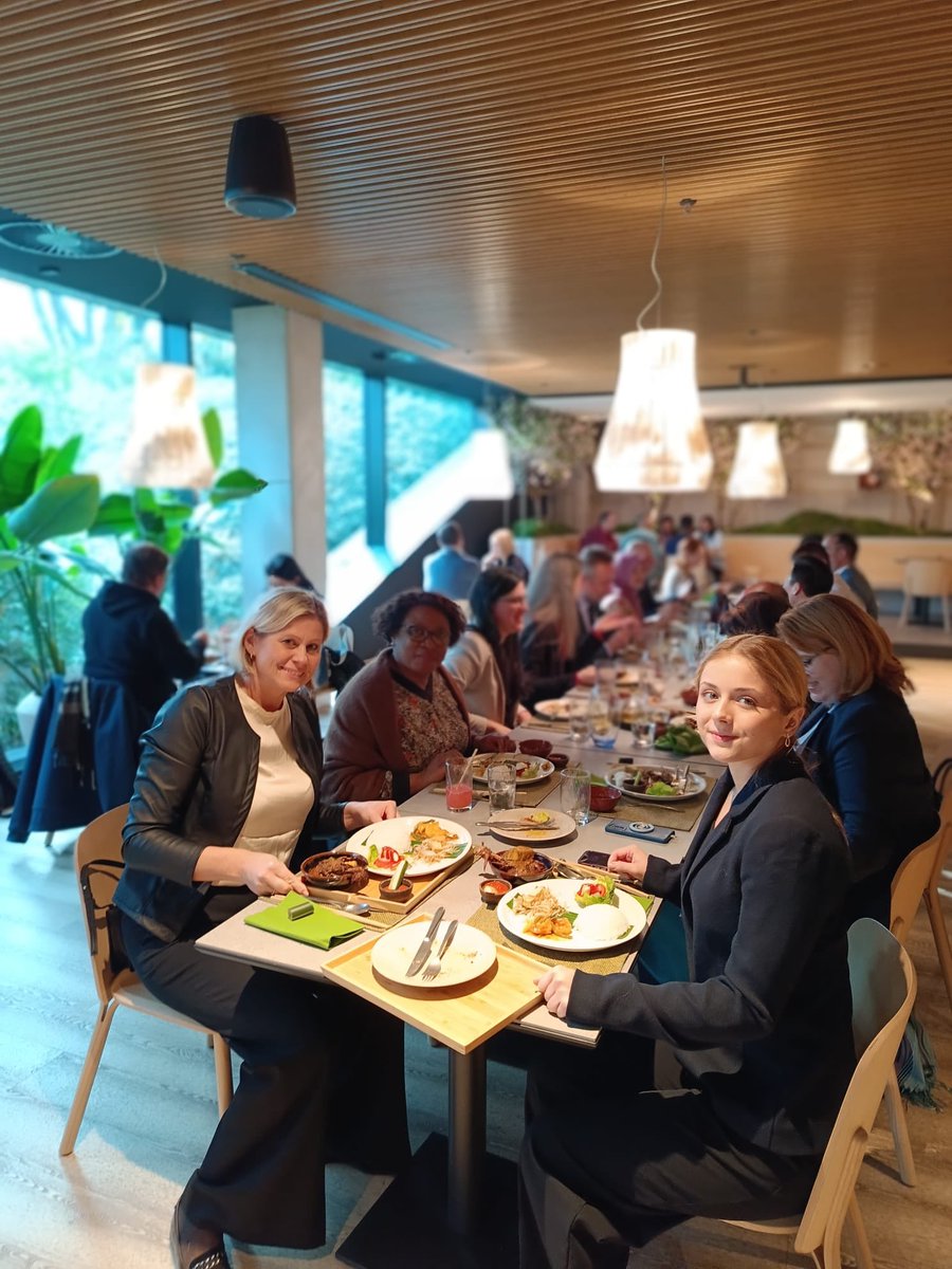 MYEmbPrague's tweet photo. The Embassy of Malaysia Prague organised a Malaysian Cuisine Week from 4 to 8 November in collaboration with Silq Restaurant, where  Malaysian traditional cuisine was offered as a lunch menu. The dishes featured were Otak-Otak, Cucur Udang, Urap, Roti Canai and Kari Ayam, https://t.co/8buvsqNOnU
