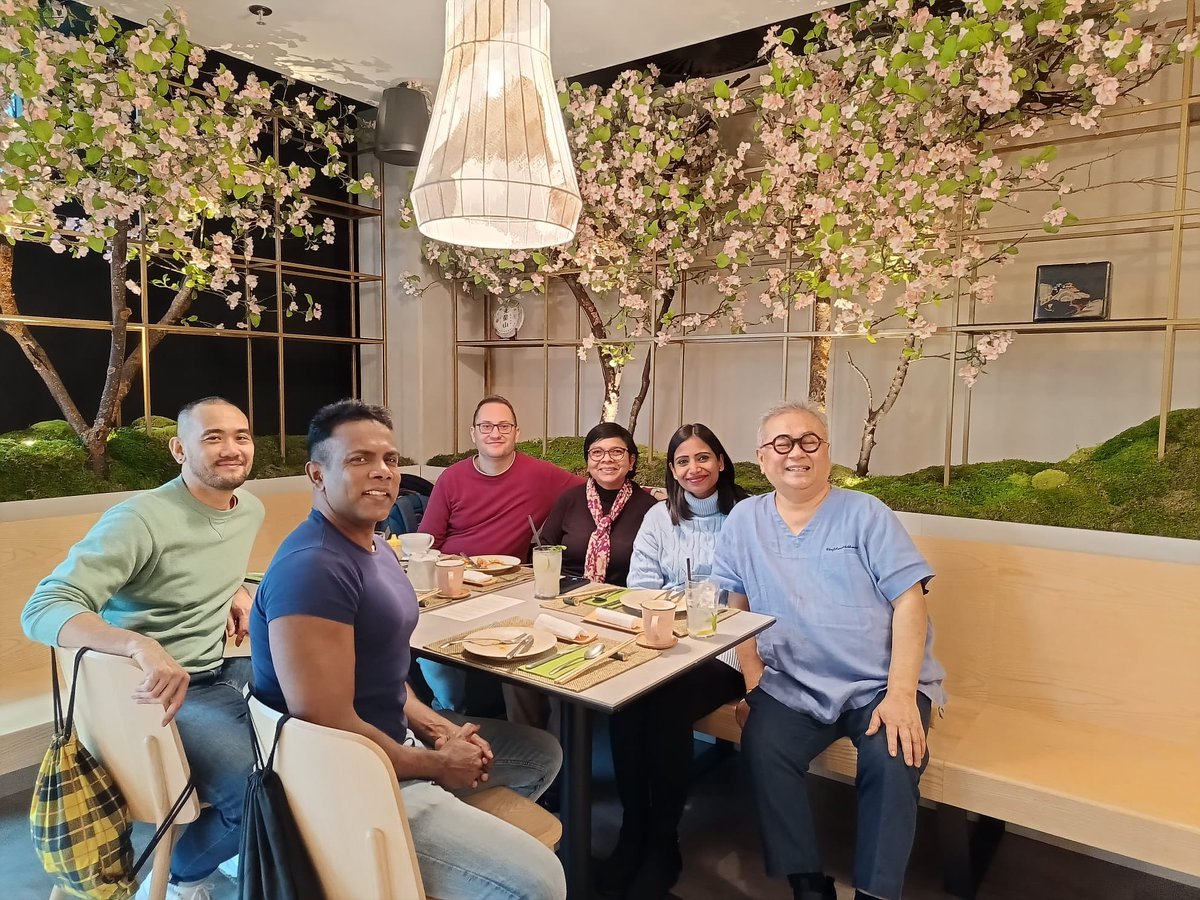 MYEmbPrague's tweet photo. The Embassy of Malaysia Prague organised a Malaysian Cuisine Week from 4 to 8 November in collaboration with Silq Restaurant, where  Malaysian traditional cuisine was offered as a lunch menu. The dishes featured were Otak-Otak, Cucur Udang, Urap, Roti Canai and Kari Ayam, https://t.co/8buvsqNOnU