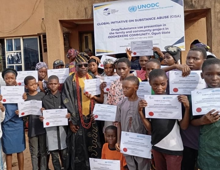 gisa_initiative's tweet photo. Promising times ahead as youth made commitments to advance substance use prevention initiatives in their communities in Nigeria 🇳🇬 as they participate in strengthening families program with their parents. #YouthInitiative #prevention. They say thank you to @GISA @UNODC_PTRS @DAPC https://t.co/Vjb9R1q66R