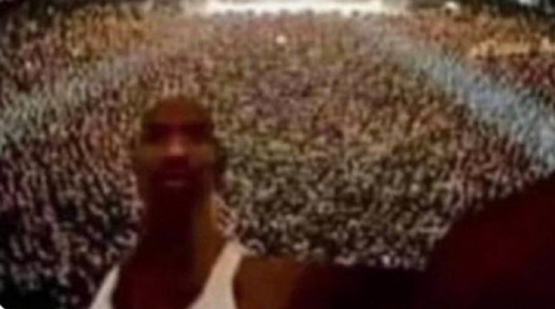 marygoorekinnie's tweet photo. my mom : WHO SOLD THE HOUSE????
me front row at ghost ritual : https://t.co/gNr0iq55IW