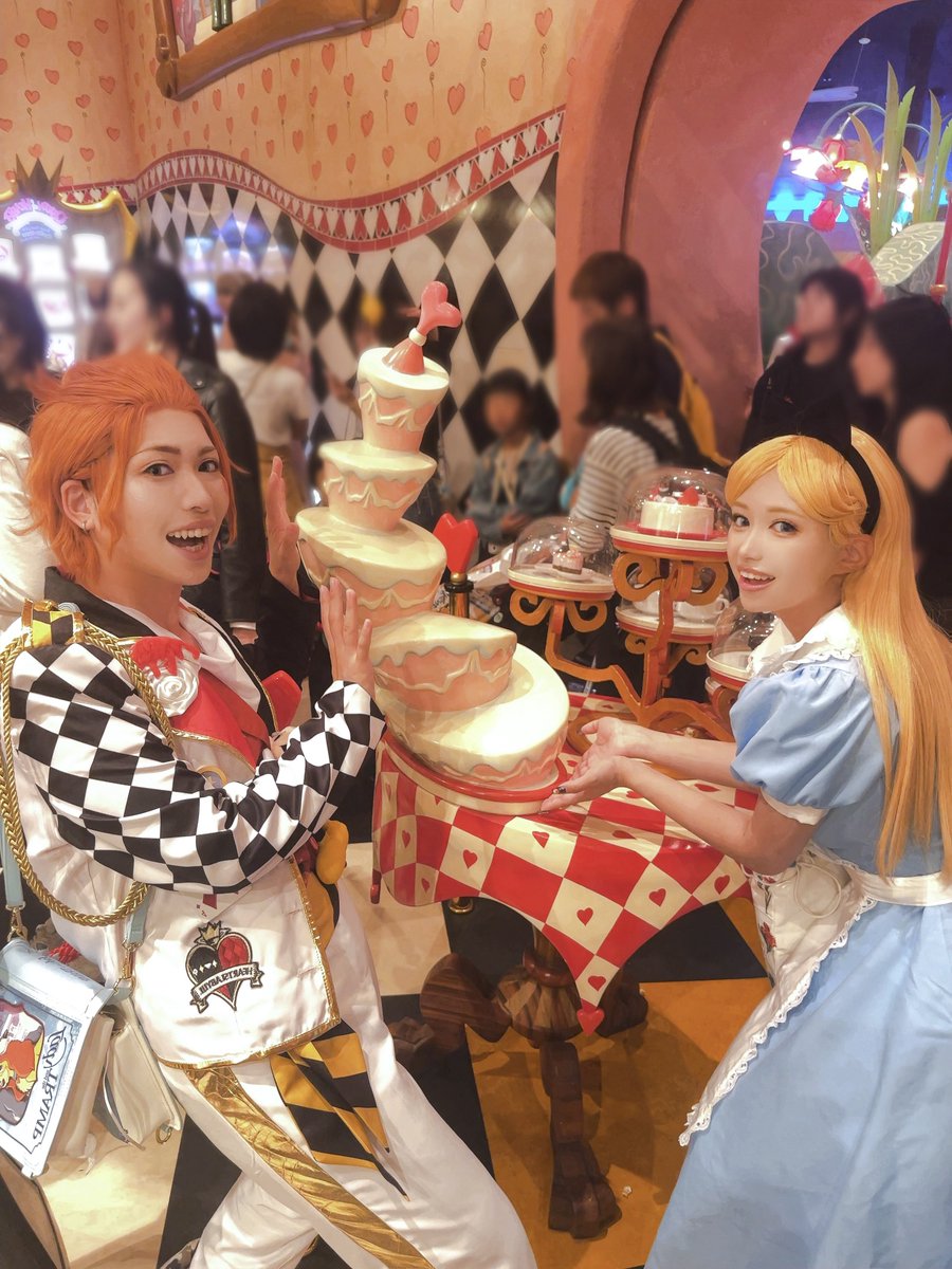 「10/12 この日はトランプ兵とアリスで遊びました!! フレンジー見てバンケット」|女将🐺❤️‍🔥4/1アコマルD17🥳通知❌のイラスト