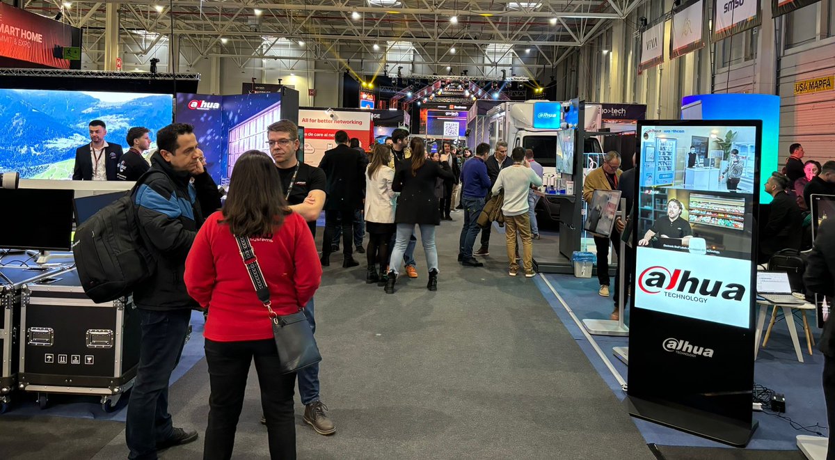 Salesflow_tech's tweet photo. Our team attended #GoTechWorld 2024 in Bucharest, a fantastic event! We reconnected with old friends, met inspiring professionals, enjoyed great presentations, and even tried FIFA on giant screens &amp; F1 simulators. Excited for future collaborations! 🚀 #TechInnovation #Networking https://t.co/hr2mF8rKhD