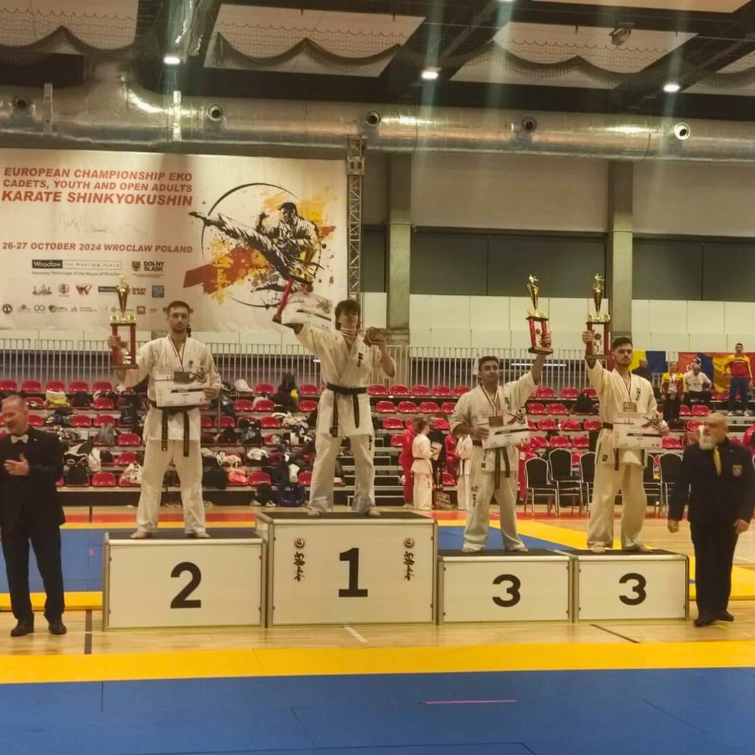 CarrilSolar's tweet photo. 🥉 ¡Enhorabuena a Juan Gabriel! 🥋💥

Ha participado en el Campeonato Europeo U20 en Wroclaw, Polonia, alcanzando el tercer puesto en la categoría de -85 kg.

#CarrilSolar #FKE #EKO #EC2024Wroclaw #Osu #EnergíaQueImpulsa https://t.co/Hf301rG2mf