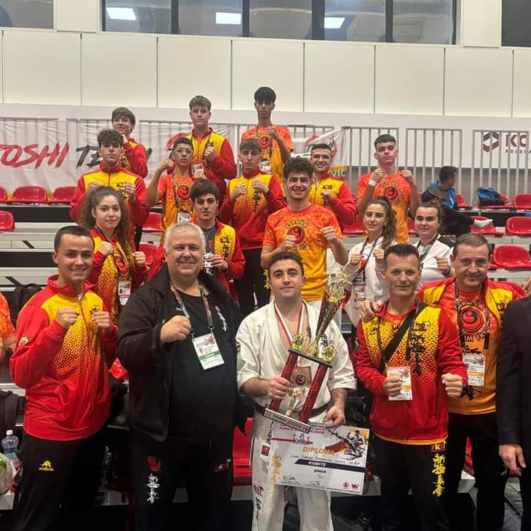 CarrilSolar's tweet photo. 🥉 ¡Enhorabuena a Juan Gabriel! 🥋💥

Ha participado en el Campeonato Europeo U20 en Wroclaw, Polonia, alcanzando el tercer puesto en la categoría de -85 kg.

#CarrilSolar #FKE #EKO #EC2024Wroclaw #Osu #EnergíaQueImpulsa https://t.co/Hf301rG2mf