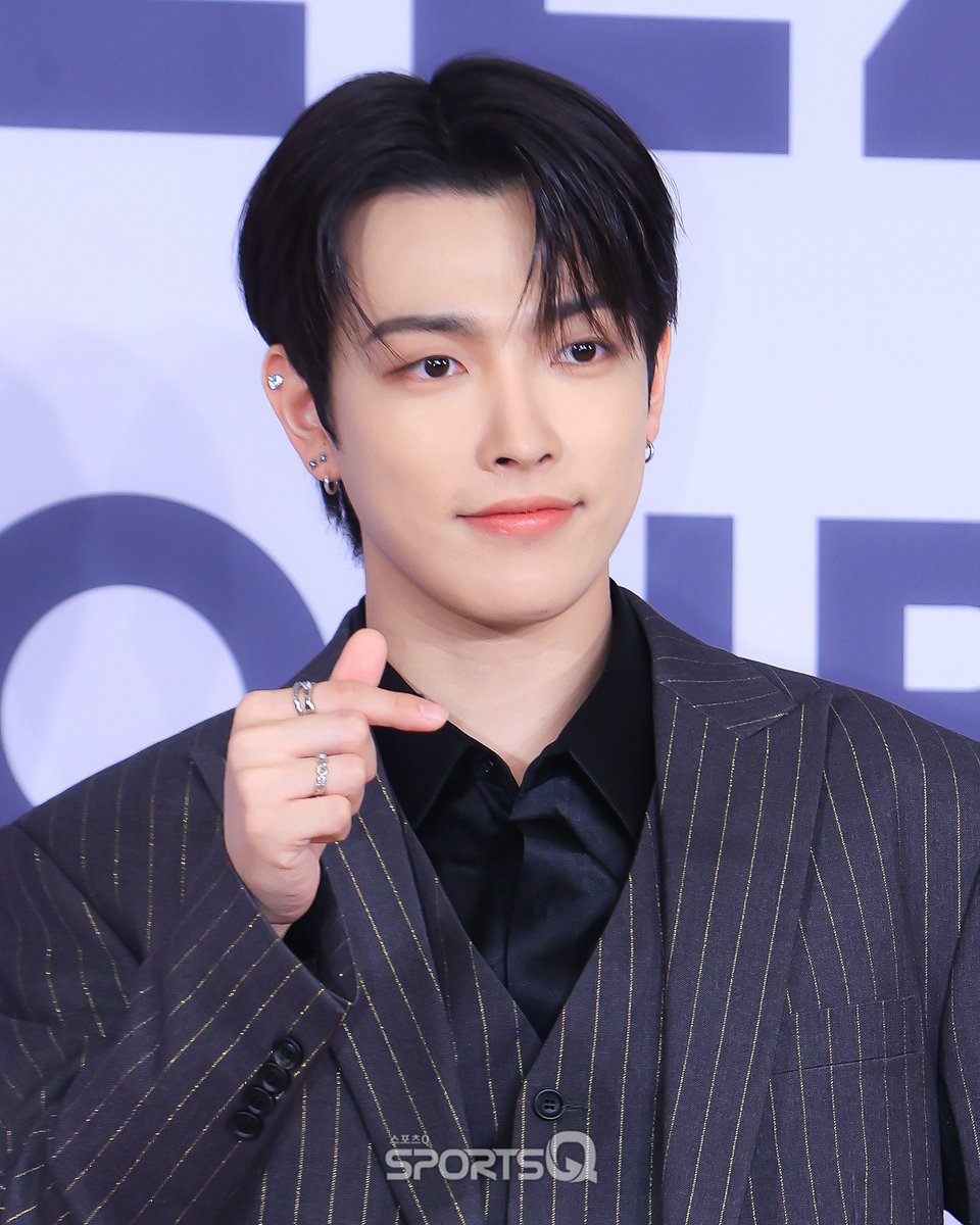 [#포토Q] 241114 홍중 ‘GOLDENHOUR_Part2’ 기자간담회

📌sportsq.co.kr/news/articleVi…

#홍중 #HONGJOONG #ATEEZ #에이티즈
#GOLDENHOUR #GOLDENHOUR_Part2 #IceOnMyTeeth