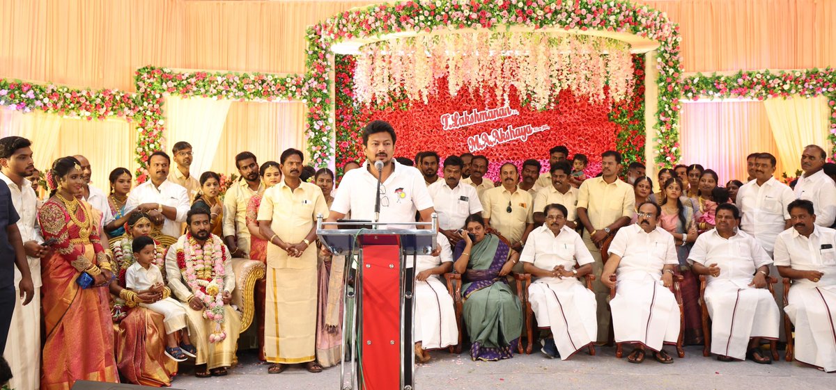 Udhaystalin's tweet photo. மாண்புமிகு சட்டமன்ற உறுப்பினர் - இராஜபாளையம் மேற்கு ஒன்றியக் கழகச் செயலாளர் அண்ணன் @SThangapandian2 அவர்களின் அன்பு மகன் தம்பி லட்சுமணன் - அக்‌ஷயா இணையரின் திருமணத்தை தூத்துக்குடியில் இன்று நடத்தி வைத்தோம்.

மணமக்கள் இருவரும் வாழ்வில் எல்லா வளங்களும் பெற்று பல்லாண்டு வாழ்கவென வாழ்த்தினோம். 

தங்களுக்கு பிறக்கின்ற குழந்தைக்கு திராவிட இயக்க வழியில் அழகிய தமிழ்ப்பெயரை சூட்டிட வேண்டுமெனக் கேட்டுக் கொண்டோம்!

@KKSSRR_DMK @TThenarasu @geethajeevandmk @ARROffice