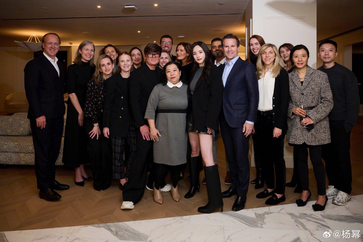 #YangMi weibo updated 

Ep 38: Long time no see friends, look forward to seeing you next time .. Go home 

😜😜🤣🤣🤣 wow #YangMi so tall and so Gorgeous 😍😍 <a href="/EsteeLauder/">Estée Lauder</a>