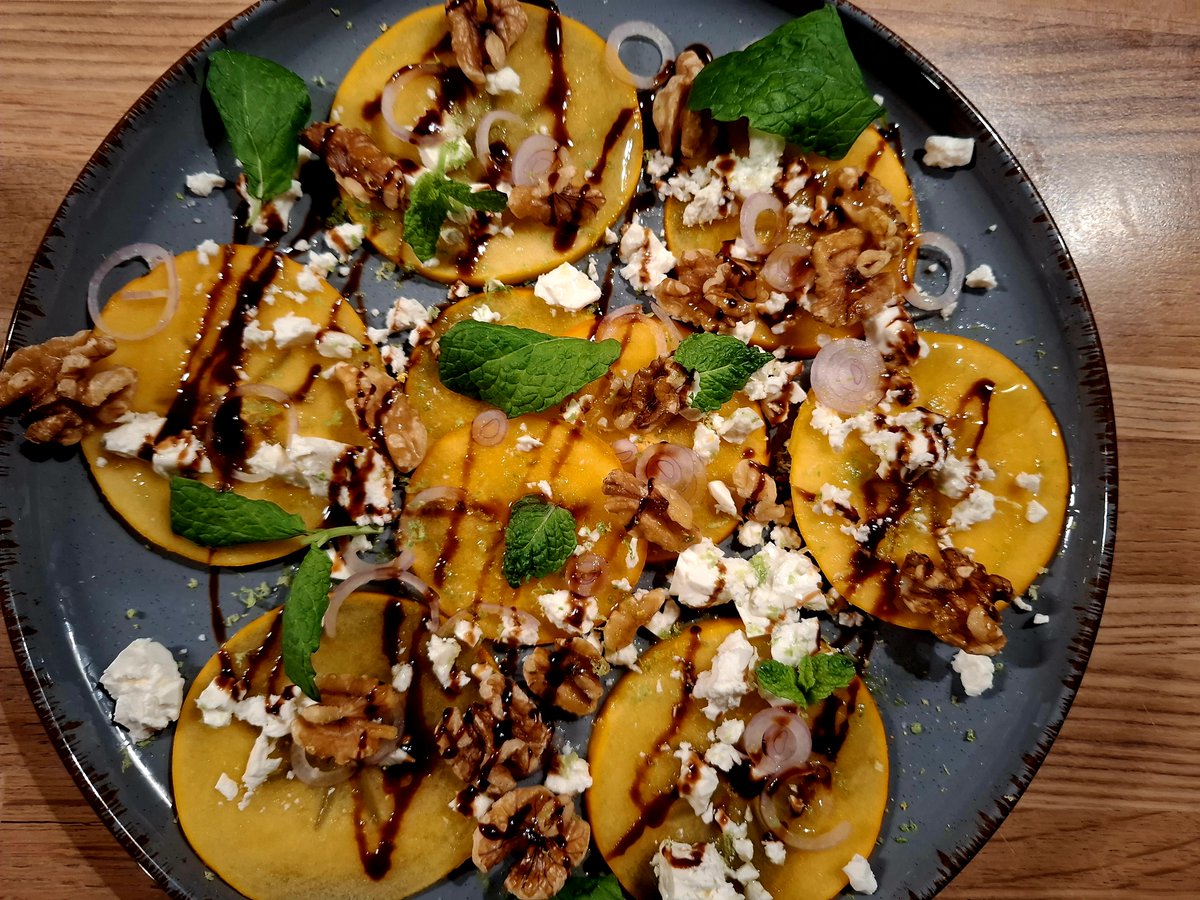 Šajā nedēļā, soli pa solim, pagatavosim KARALISKO svētku R(O!)SOLU un padalīšos ar dažiem knifiem, lai tas būtu EPISKI gards!

Vēl pagatavošu super vienkāršus HURMAS salātus ar kazas sieru un HURMAS smūtiju ar kanēli!

Ļoti priecāšos par LIKE un SHARE. :)

Ķeramies klāt!

🧵👇