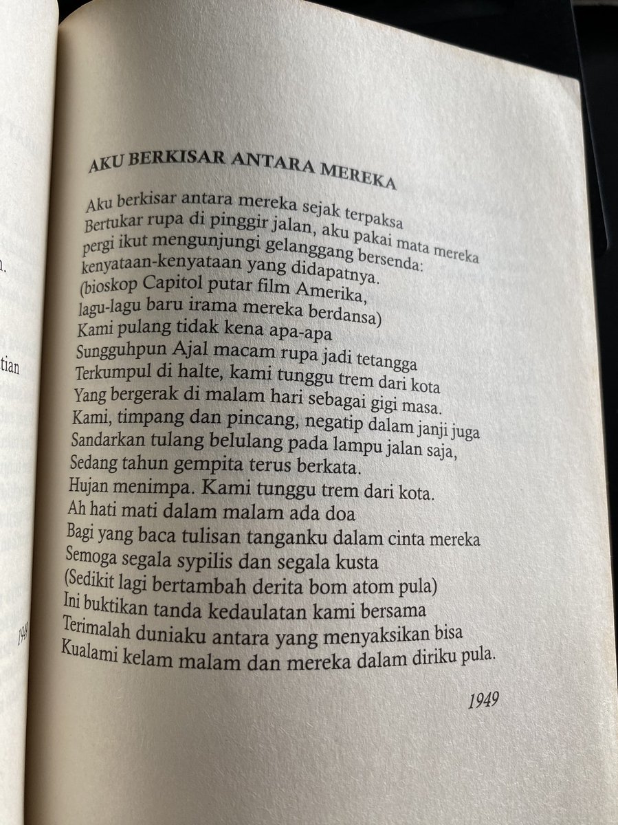 randy_kempel's tweet photo. Trek favoritku dari ‘Hujan Orang Mati’ Melbi adalah musikalisasi puisi “Aku Berkisar Antara Mereka” milik Chairil Anwar.

Apik sekali! https://t.co/OaTS6pNoBI