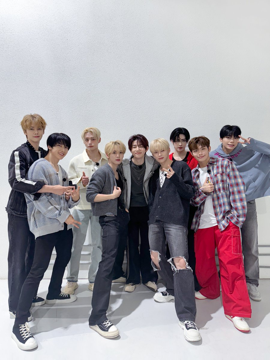 _𝗭𝗘𝗥𝗢𝗙𝗢𝗖𝗨𝗦

명석한 두뇌🤓로
제로즈의 마음을 훔친 ZB1❤
범인은 바로 너야!🧐

#ZEROBASEONE #ZB1
#제로베이스원