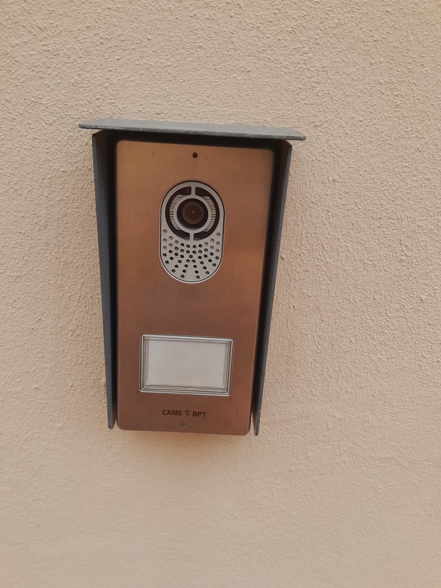 vutronixtech's tweet image. #Intercomrepair This is a Bpt intercom that was strike by lightning and repaired by Vutronix Technologies. Contact us for enquiries: 0837552772