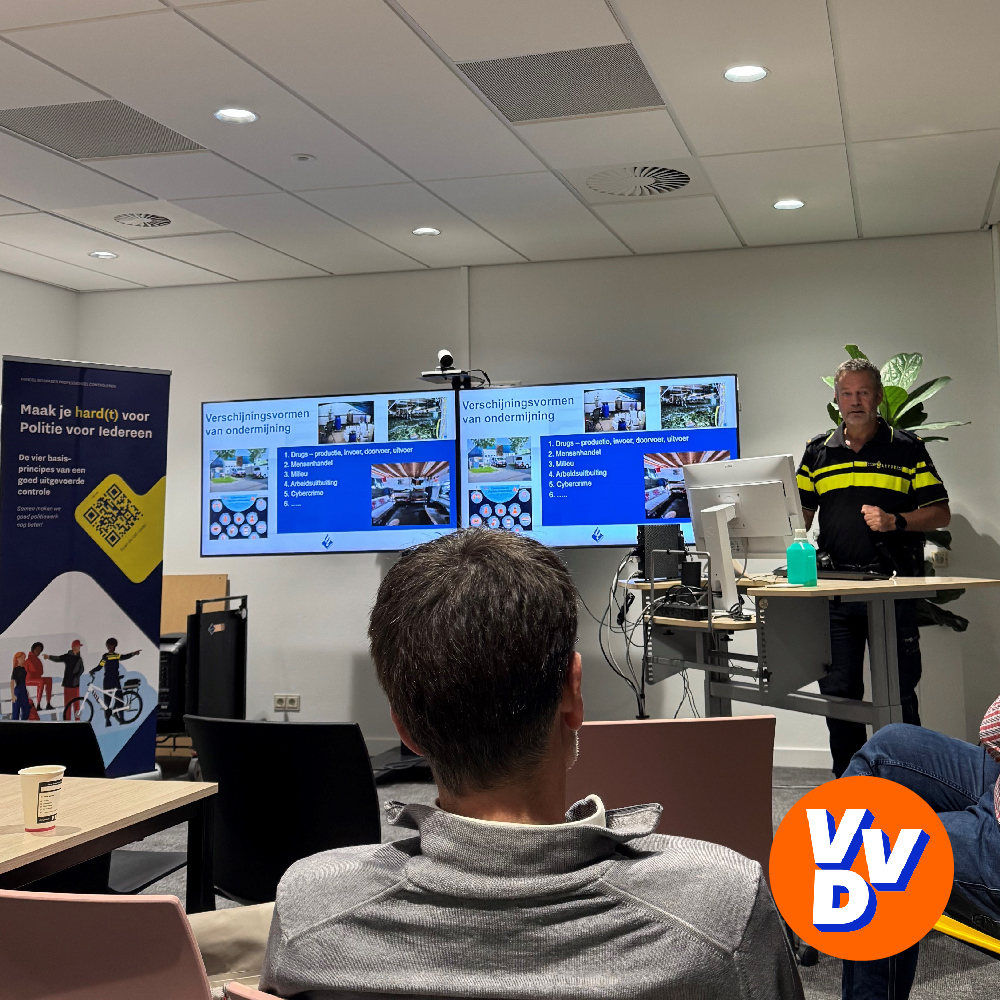 VVDStedeBroec's tweet photo. Gisteren was de ALV van de VVD Westfriesland bij Politie Basisteam Hoorn. Een interessante, inspirerende en gezellige avond. De avond stond, naast de ledenvergadering, in het teken van ondermijning.
Er is werk aan de winkel; ook voor de Westfriese VVD-fracties. 💪👮 @VVDWFregio https://t.co/1DYcXLr4x6