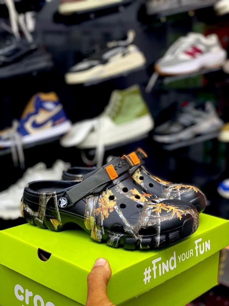 theyoungtrybe's tweet image. Off Road Crocs are an ideal option for if you love comfort and want something easy to maintain.

These pairs are available up to size 46
📍25k only

We deliver nationwide, send a DM to order now 📩
Kindly RT🔃

#crocsinlagos
#crocsformen