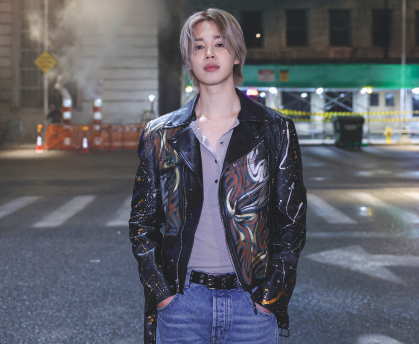 AboutMusicYT's tweet photo. 'Who' by Jimin how ties 'As It Was' by Harry Styles as the fastest solo song by a male artist to reach 1B streams on Spotify. https://t.co/KK4AjqRRrH