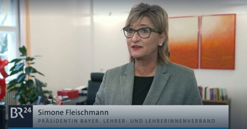 bllv's tweet photo. Nach dem Urteil: "Das Kultusministerium steht jetzt in der Pflicht das Unrecht wiedergutzumachen und Lehrkräften ein Angebot zu machen: Wollen Sie mehr Geld? Wollen Sie mehr Entlastungsstunden? Wollen Sie eine andere Teilzeitquote?" so @BllvSimone im BR-Interview.