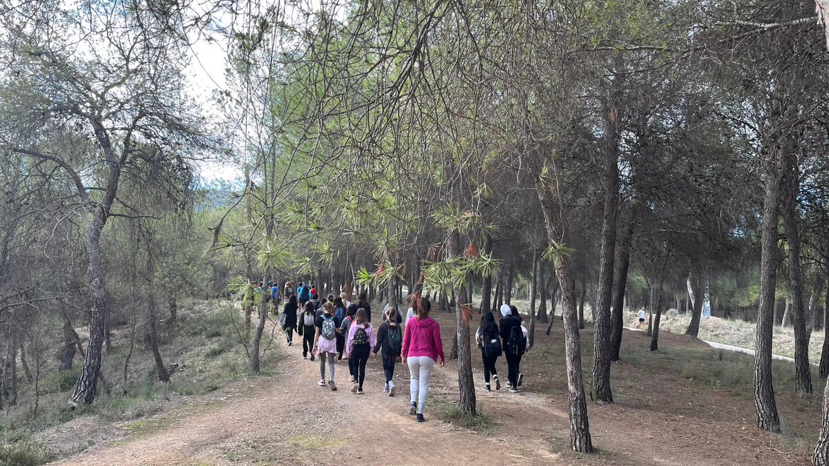 🌿 El pasado lunes, 11 de noviembre, nuestro alumnado de 2º ESO disfrutó de una jornada de convivencia al aire libre. 🚶‍♀️🚶‍♂️ Realizamos una ruta de senderismo por los parajes del Parque Regional de El Valle y Carrascoy, rodeados de paisajes increíbles y aire fresco.