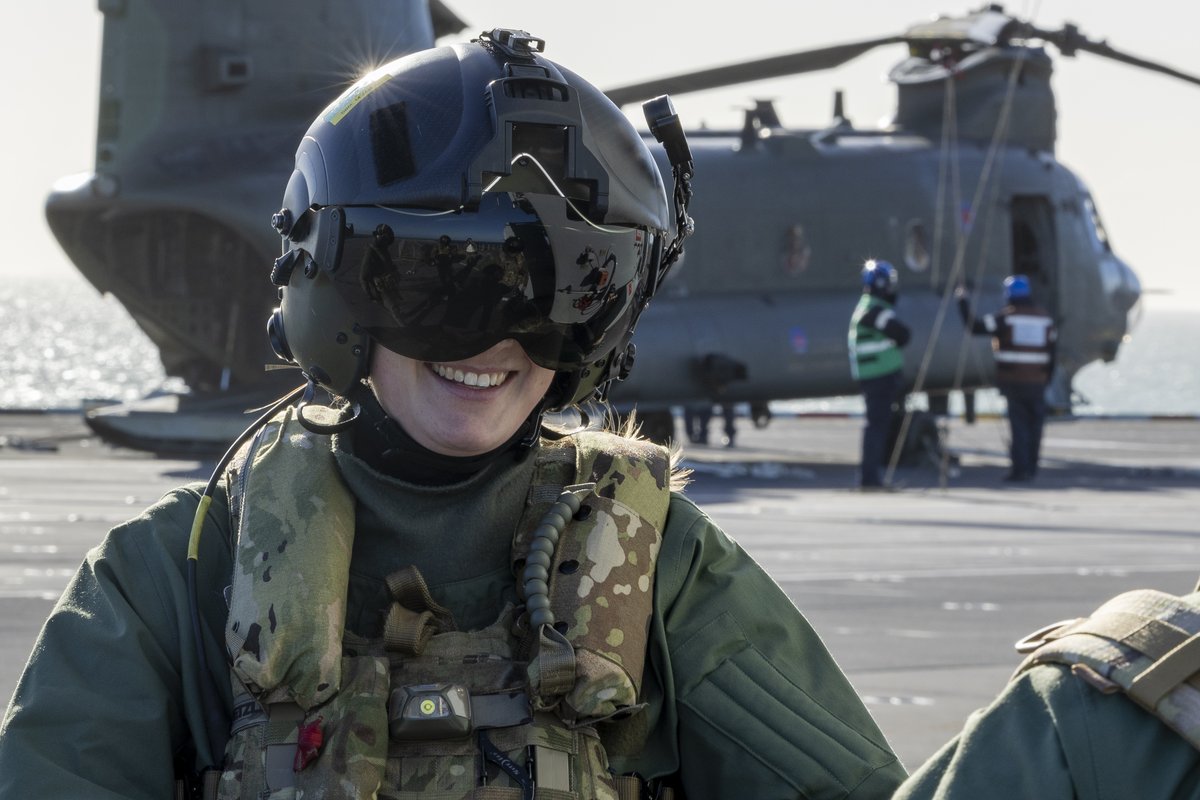 RAF_Odiham's tweet photo. The Exercise is crucial as it ensures crews achieve their Embarkation Qualification, enabling them to operate with self-sufficiency and increase operational capability for Defence π
#RoyalAirForce #RoyalNavy #RoyalMarines #JointAviationCommand https://t.co/pIWcmdFiEo