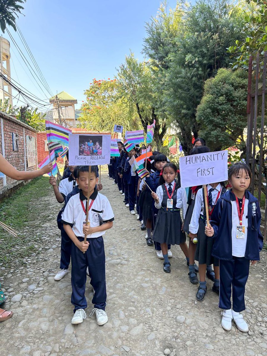 vincymeitei's tweet image. In #Manipur ,celebrations 4 Children’s Day fall silent.The joyful atmosphere is overshadowed by d abduction of 6family members frm #Jiribam #Meitei community, including 3minors,by #KukiTerr0rists .Students r now organizing protests to demand d safe release of dos abducted members