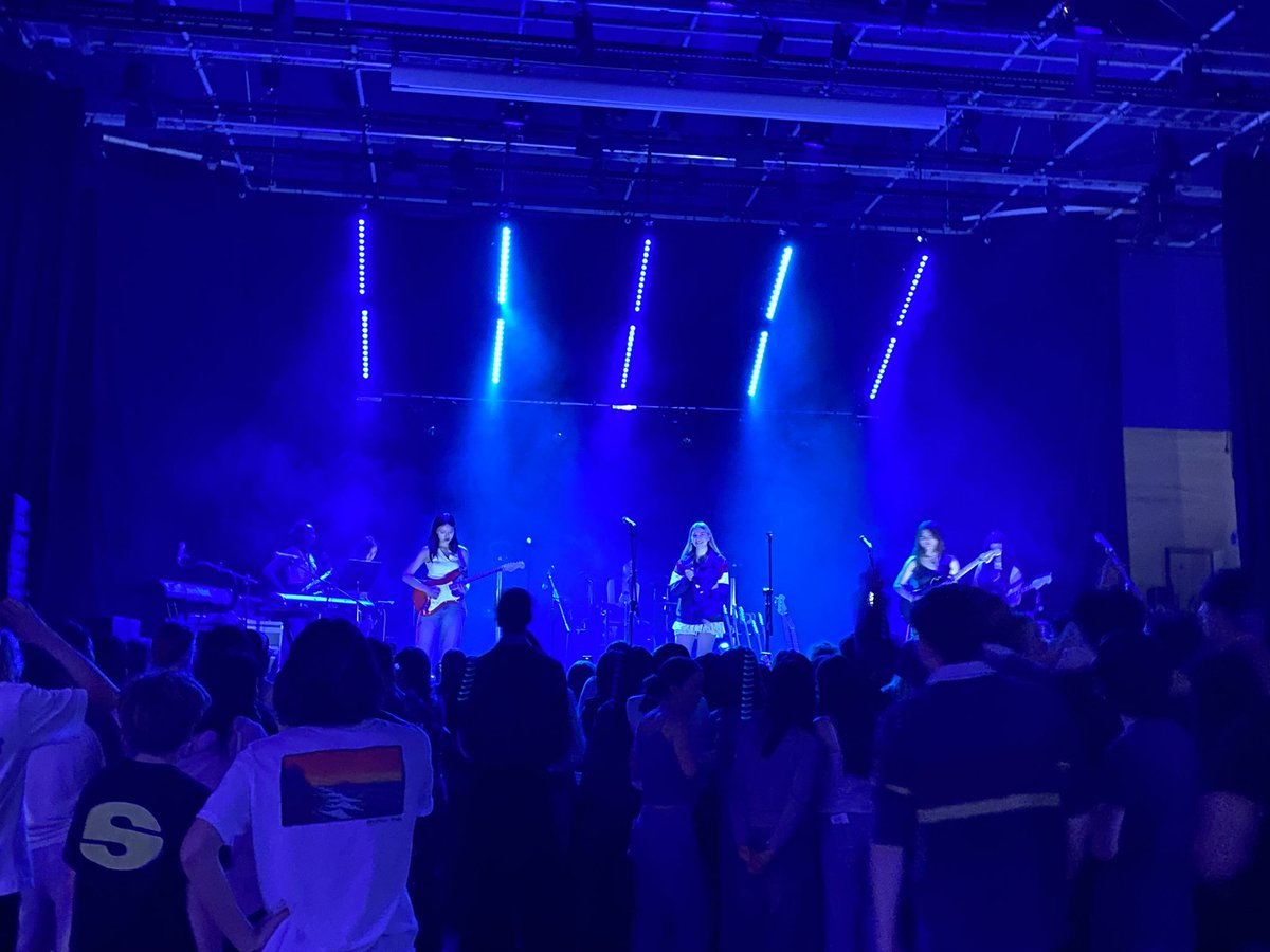 StSwithunsMusic's tweet photo. An amazing night of rock music last night at Swithuns Live! Groups from @StSwithunsGirls  and @WinColl brought the house down! #stswithunsmusic https://t.co/j0s1DEKgte