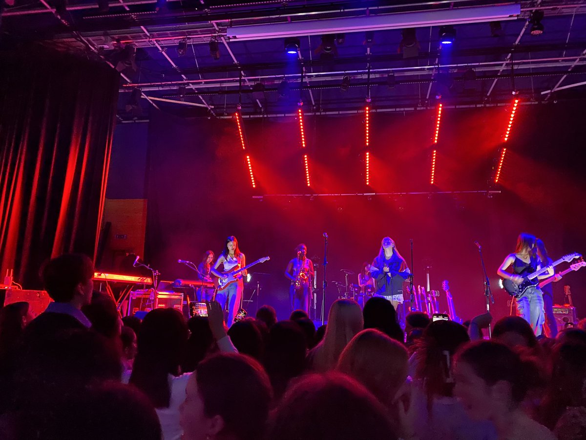 StSwithunsMusic's tweet photo. An amazing night of rock music last night at Swithuns Live! Groups from @StSwithunsGirls  and @WinColl brought the house down! #stswithunsmusic https://t.co/j0s1DEKgte