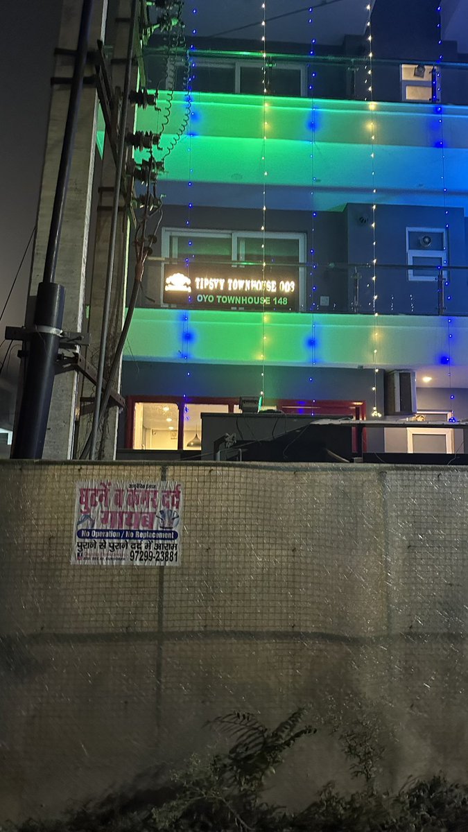 yogiraj2's tweet photo. @oyorooms Oyo selling cheaper quality service/hotels on the brand value built on the “OYO Townhouse”  brand. 
OYO Townhouse photos from few years ago being used to sell the property on the OYO platform. Refund declined by customer support team. 

HELP. https://t.co/4Xr0WRwVoY