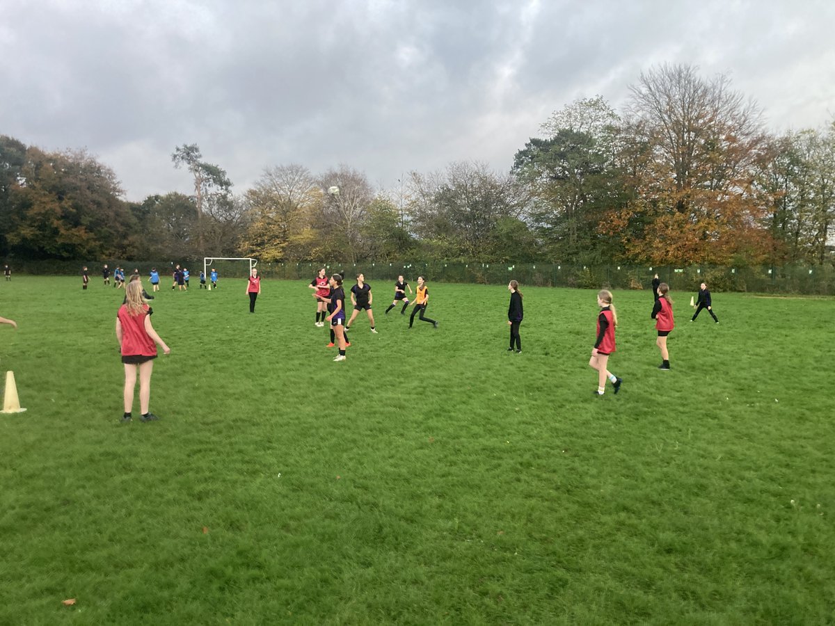 UckColl_Sport's tweet photo. Our Girls Football Club continues to be a huge success and numbers keep building week on week. This week, we followed the trend of #MonsterKickabout and saw over 40 of our girls engaging with extra curricular football on Tuesday afternoon! @UckfieldCollege ⚽️ https://t.co/ghjTJPFwqU