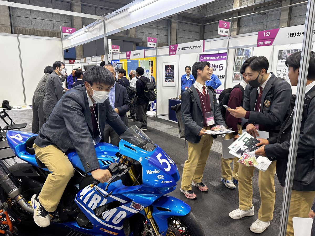 Masak1_Y's tweet photo. OTEX2日目も終了致しました！
倉敷レーザーさんの社員さんがレース好きで昨日話しかけてくださったんですが、どなただったのか聞けずだったので、もし見てたら連絡ください🙇‍♂️
2日間来ていただいた皆様ありがとうございました🙏🏻

#OTEX
#岡山テクノロジー展 https://t.co/3vKbTVutzX