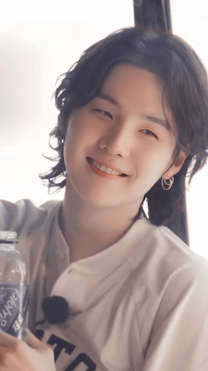 SupportMinKG93's tweet photo. Join us we are on air on @STATIONHEAD
Con So far Away y Haegeum fighting for grandes records🔥🔥🔥🤘🏻🍊
https://t.co/QesxXoD0Dl

#24_7WITHD_DAY #3BILLION_ToAgustD
Haegeum To1Billion
So far Away To 100M
#LotusGardenSugaGlobalUnion🪷 
#SUGA #슈가 #AgustD
@BTS_twt https://t.co/DooHMtyw8b