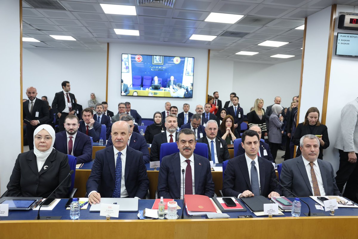 ratureli's tweet photo. TBMM Plan ve Bütçe Komisyonu'nda Milli Eğitim Bakanlığı'nın 2025 Yılı Merkezi Yönetim Bütçe Kanunu Teklifi ile 2023 Yılı Merkezi Yönetim Kesin Hesap Kanun Teklifi’ni görüşmeye başladık.

İktidarın, eğitim sistemini çökme noktasına getiren yanlış politikalarını ve yetersiz desteklerini ayrıntılı olarak konuşacağız.