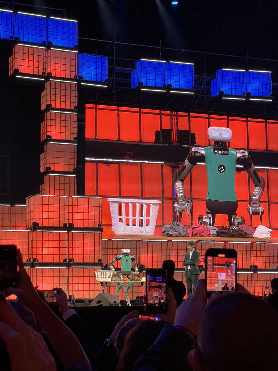 kevof_'s tweet photo. WebSummit Day 2 https://t.co/nVYMIugRQU