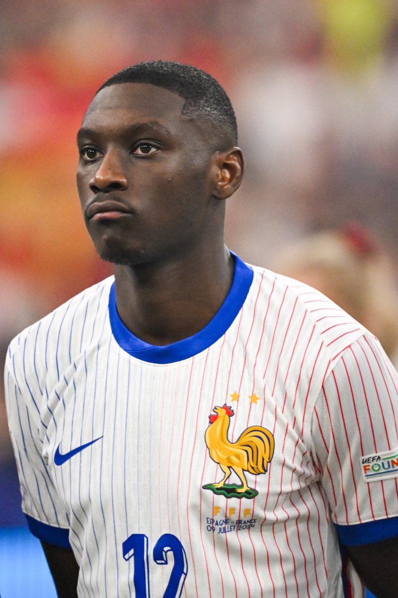 _BeFootball's tweet photo. 🚨 𝗥𝗔𝗡𝗗𝗔𝗟 𝗞𝗢𝗟𝗢 𝗠𝗨𝗔𝗡𝗜 𝗘𝗦𝗧 𝗖𝗛𝗢𝗤𝗨𝗔𝗡𝗧 🇫🇷😵 :

▫️Après 25 sélections (𝗲𝘁 ��� 𝗯𝘂𝘁𝘀), seuls Fontaine, Platini, Trezeguet et Mbappé ont plus marqué lui en Bleus. 

▫️Chez les 10 meilleurs buteurs de l’Histoire des Bleus, 𝘀𝗲𝘂𝗹𝘀 𝟲 ont un meilleur ratio buts / minutes que lui  (1 but toutes les 163 minutes) 

▫️Il a un meilleur ratio buts / minutes que Benzema, Henry ou Griezmann. 

▫️Depuis la Coupe du Monde 2022, 𝘀𝗲𝘂𝗹 𝗠𝗯𝗮𝗽𝗽𝗲́ 𝗮 𝗽𝗹𝘂𝘀 𝗺𝗮𝗿𝗾𝘂𝗲́ 𝗾𝘂𝗲 𝗹𝘂𝗶. 

(@lequipe)