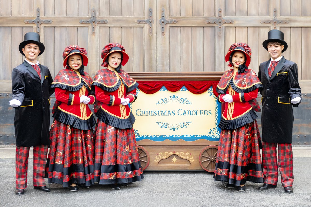 oricon's tweet photo. ＼ディズニーシーで“アトモス”復活❗️／
クリスマスソングを生歌＆生バンド披露🎺
「アトモスフィア・エンターテイメント」

【写真あり】
シーのアトモス＆ハーバーショー公開 🎄✨
https://t.co/aLyHkW1ieU

#ディズニークリスマス https://t.co/M0OpUl6xtP
