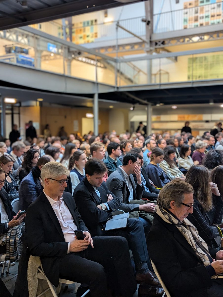 Le PLU, construit ensemble, vise un Paris plus vert et solidaire 🌿🤝 

Dernière matinée pro au Pavillon de l'Arsenal pour partager notre vision du #PLUbioclimatique devant des professionnels engagés et enthousiastes

Nous le répétons : un permis refusé reste un échec pour tous
