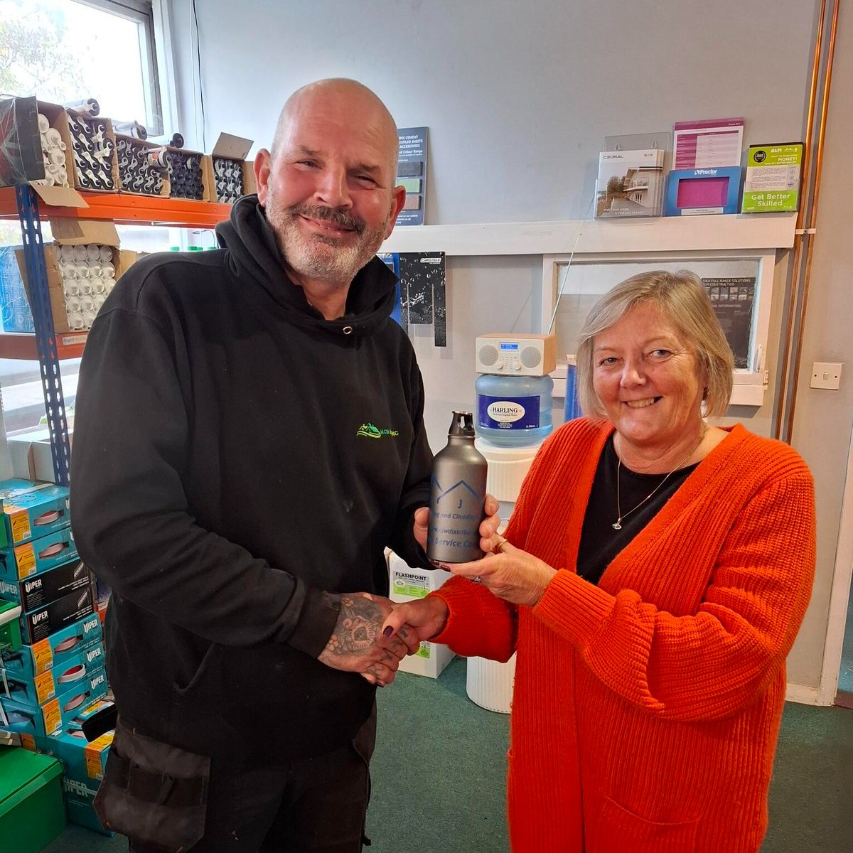 AJWDistribution's tweet image. 🎉 We’re halfway through the month 🎉

Marcus from MGB Roofing just picked up an AJW water bottle from Sarah at our Bury Depot. 

Don’t miss out—head to your local AJW branch today to grab your AJW FREEBEE!

#AJWFreebee #CustomerAppreciation #AJWDistribution #Giveaway