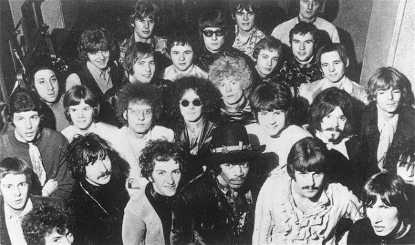 Frances21272855's tweet photo. #14novembre 1967
I #PinkFloyd  iniziano il loro primo tour in UK alla Royal Albert Hall , esibendosi in un tour con The Move, The Nice, Amen Corner e l'artista di punta #JimiHendrix 

 #thepinkfloyd #thepinkfloydlive #pinkfloydlive  #pinkfloydfacts #almanaccomercury https://t.co/dvfV3JdSAh