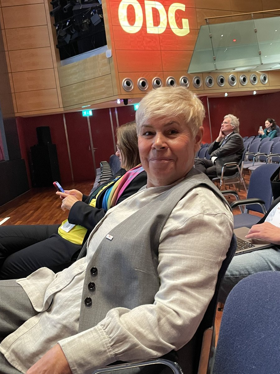 The  Queen <a href="/SchuetzIngrid/">Ingrid Schuetz</a> on stage / should all women with T1D be on an AID system <a href="/OeDiabetesG/">Österreichische Diabetes Gesellschaft</a> <a href="/Michael92730840/">Michael Resl</a> @YWinSt1 <a href="/YD_AUT/">YD_AUSTRIA</a> - strong outcry for access to technology on #WorldDiabetesDay2024