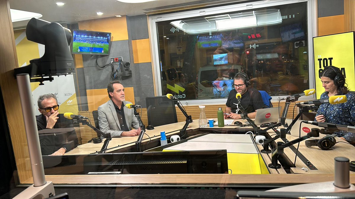 ONCE Catalunya (@oncecatalunya) on Twitter photo 📻 <a href="/enricboti/">Enric Botí</a>, delegat de l'ONCE Catalunya, i Christian García, periodista amb discapacitat visual, presenten al <a href="/totcosta/">Tot costa</a> (<a href="/som3cat/">3Cat</a>) el Cupó commemoratiu que l'<a href="/ONCE_oficial/">ONCE</a> dedica el pròxim 30 de novembre al 125è aniversari del <a href="/FCBarcelona_cat/">FC Barcelona</a> ❤️💙
🔗 3cat.cat/3cat/christian… 📻 <a href="/enricboti/">Enric Botí</a>, delegat de l'ONCE Catalunya, i Christian García, periodista amb discapacitat visual, presenten al <a href="/totcosta/">Tot costa</a> (<a href="/som3cat/">3Cat</a>) el Cupó commemoratiu que l'<a href="/ONCE_oficial/">ONCE</a> dedica el pròxim 30 de novembre al 125è aniversari del <a href="/FCBarcelona_cat/">FC Barcelona</a> ❤️💙
🔗 3cat.cat/3cat/christian…